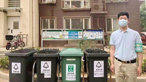 垃圾分類(lèi)我先行 城市管理委黨員干部積極參與主題雙報(bào)到活動(dòng)，引領(lǐng)城市生活垃圾管理新篇章